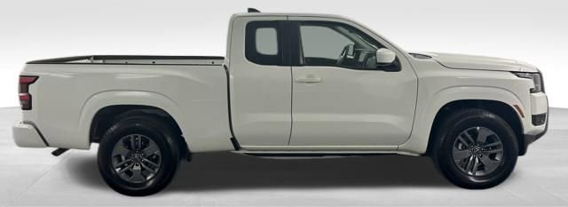 Used 2025 Nissan Frontier SV image 10