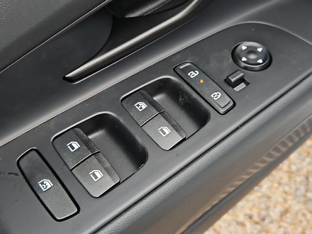 Used 2025 Hyundai Elantra SEL FWD image 37