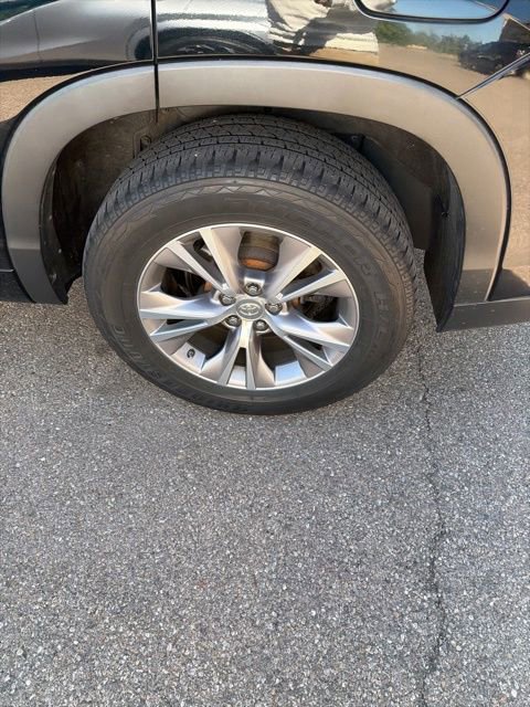 Used 2015 Toyota Highlander Plus FWD image 7