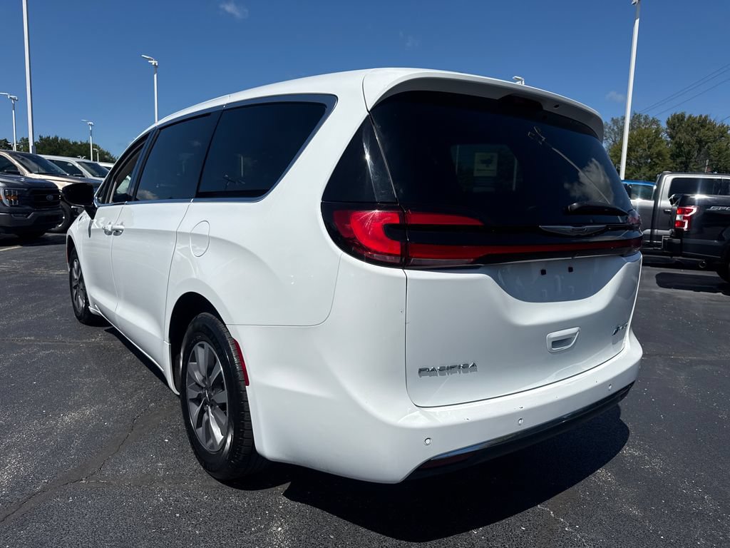 Used 2024 Chrysler Pacifica Limited FWD image 10