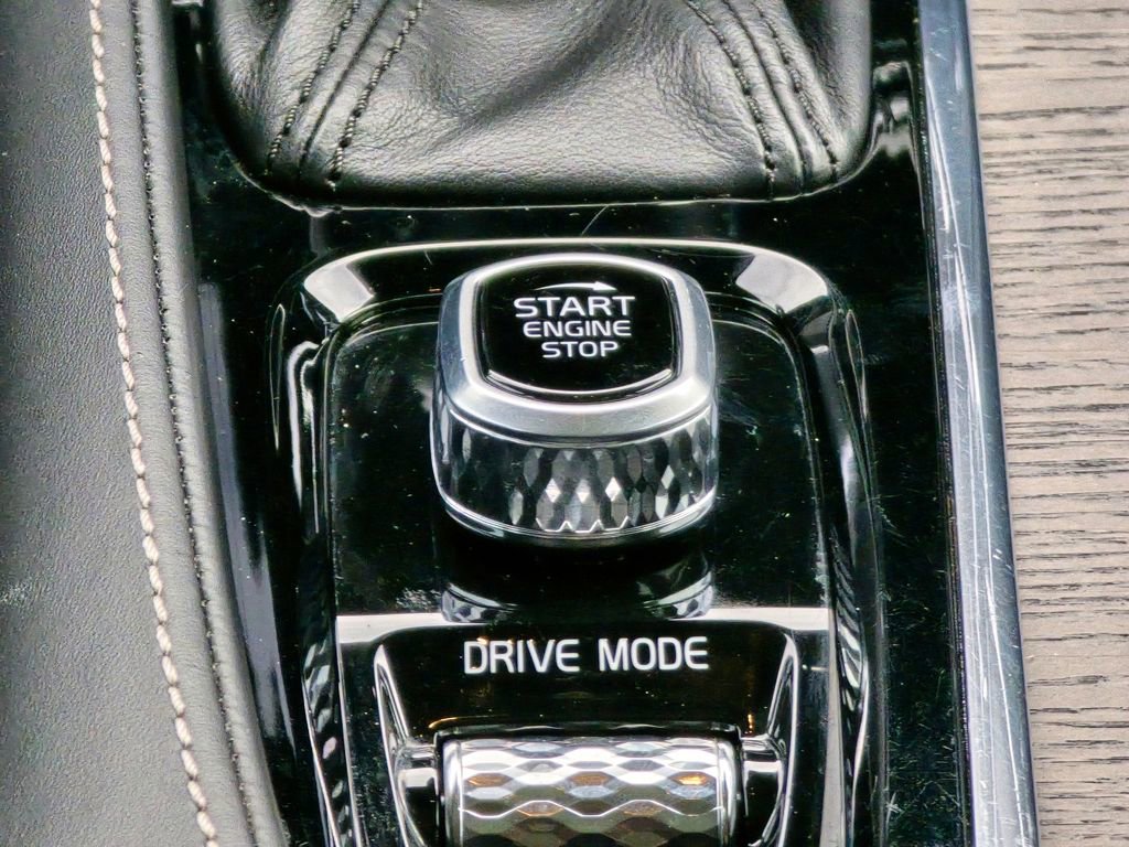 Used 2021 Volvo S90 T6 Inscription image 34