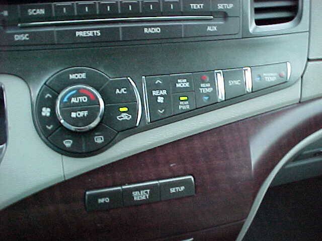 Used 2012 Toyota Sienna XLE FWD image 21