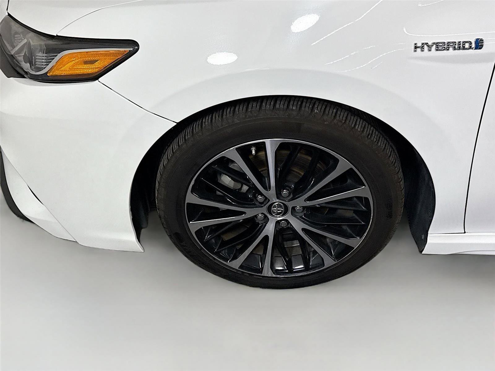 Used 2018 Toyota Camry SE w/ Audio Package FWD image 23