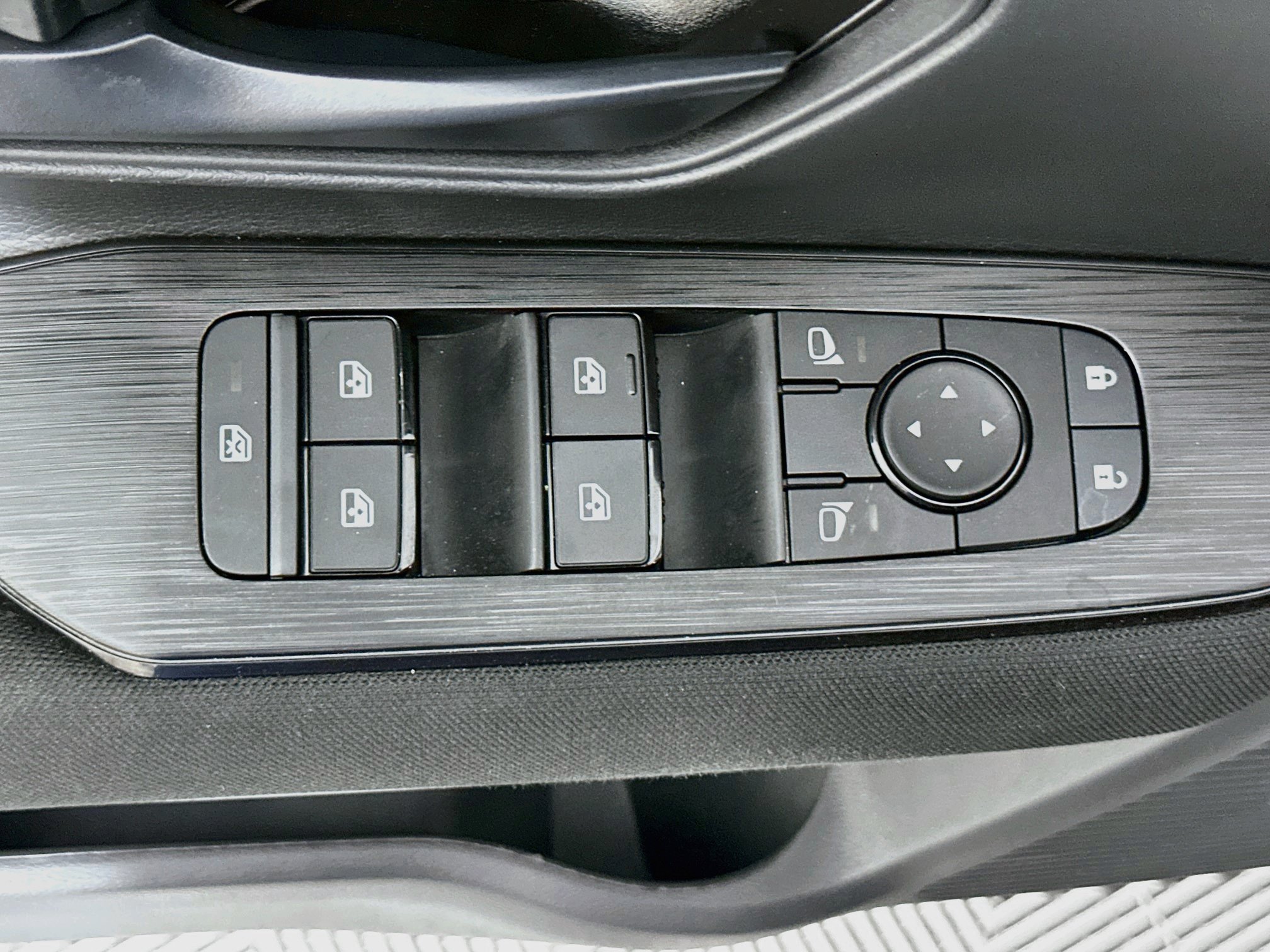 Used 2025 Nissan Kicks S FWD image 13
