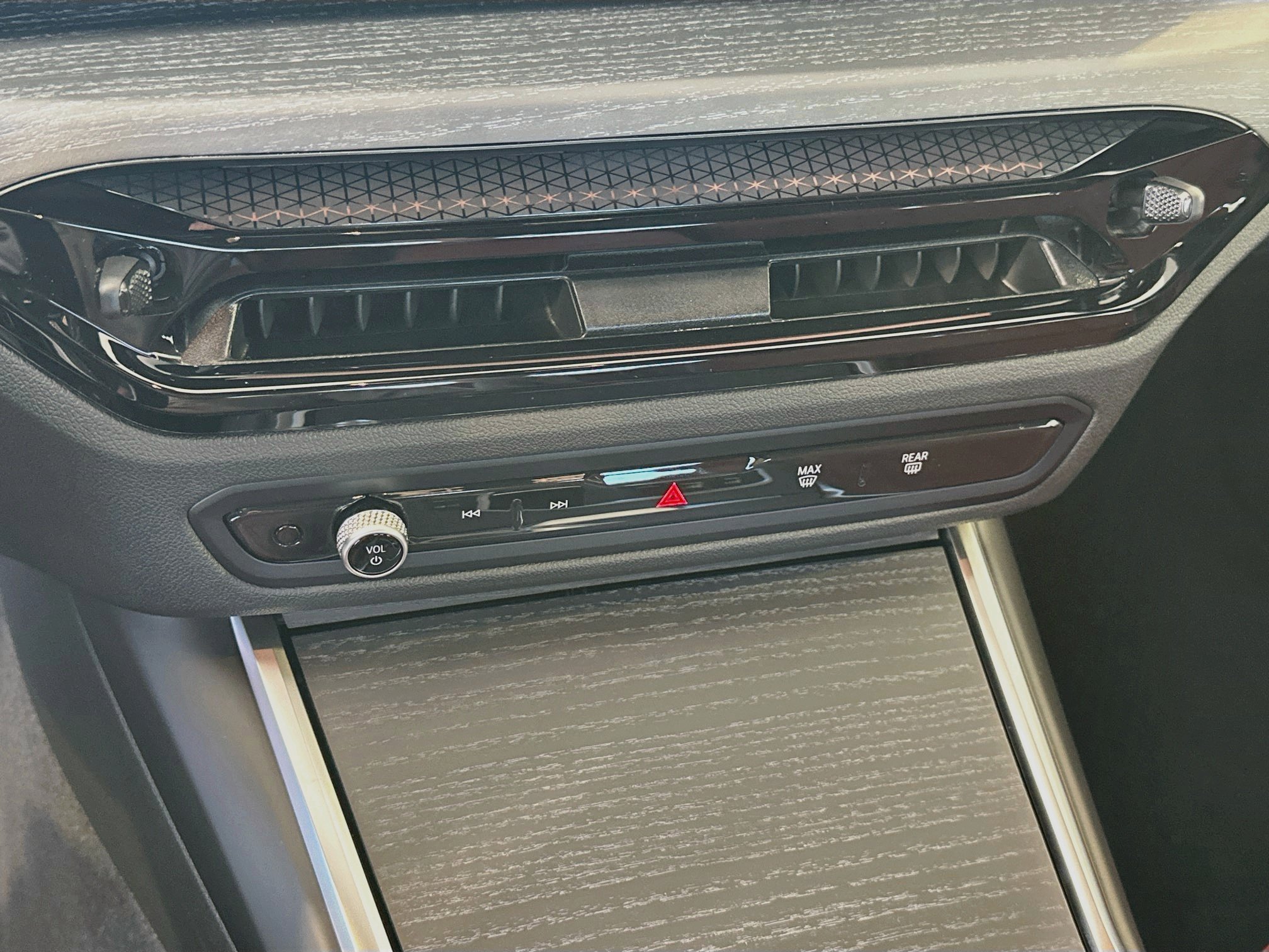 New 2026 BMW 330i Sedan w/ M Sport Package RWD image 9