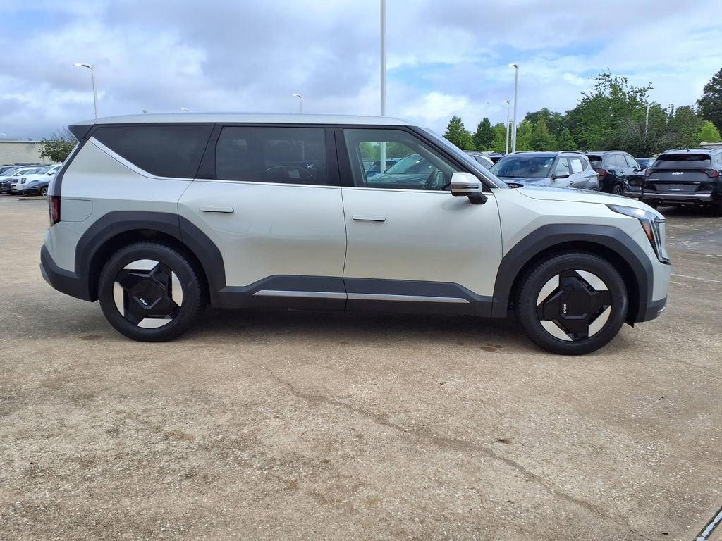 Used 2024 Kia EV9 Light RWD image 6