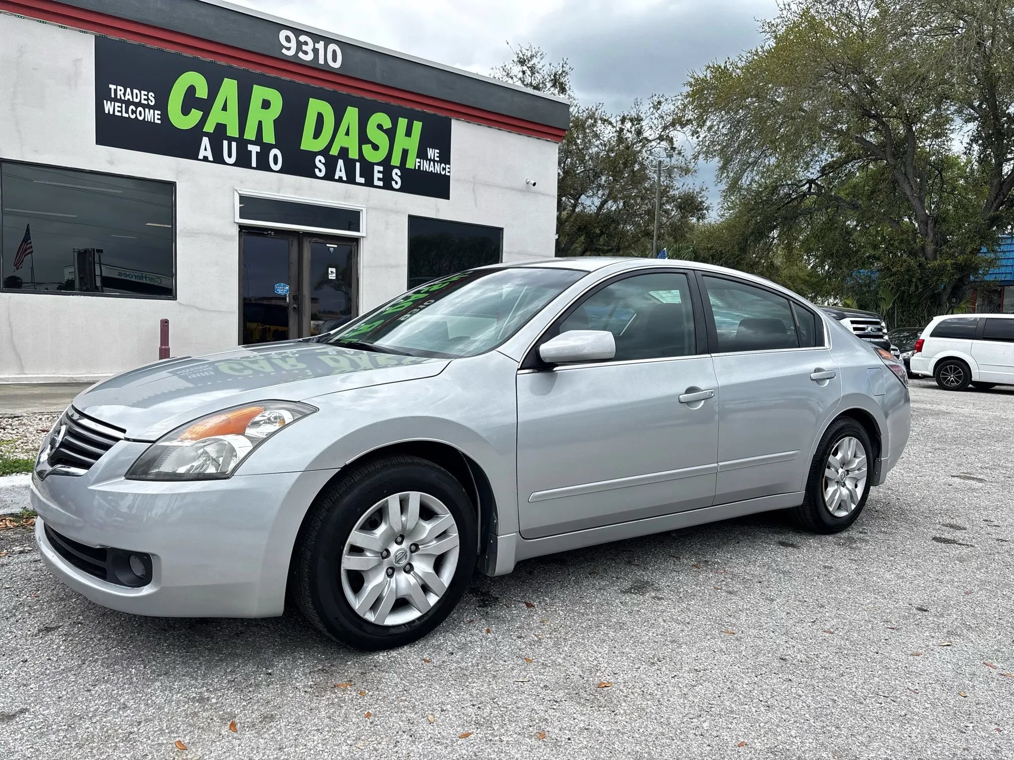 Used 2009 Nissan Altima 2.5 S FWD image 2