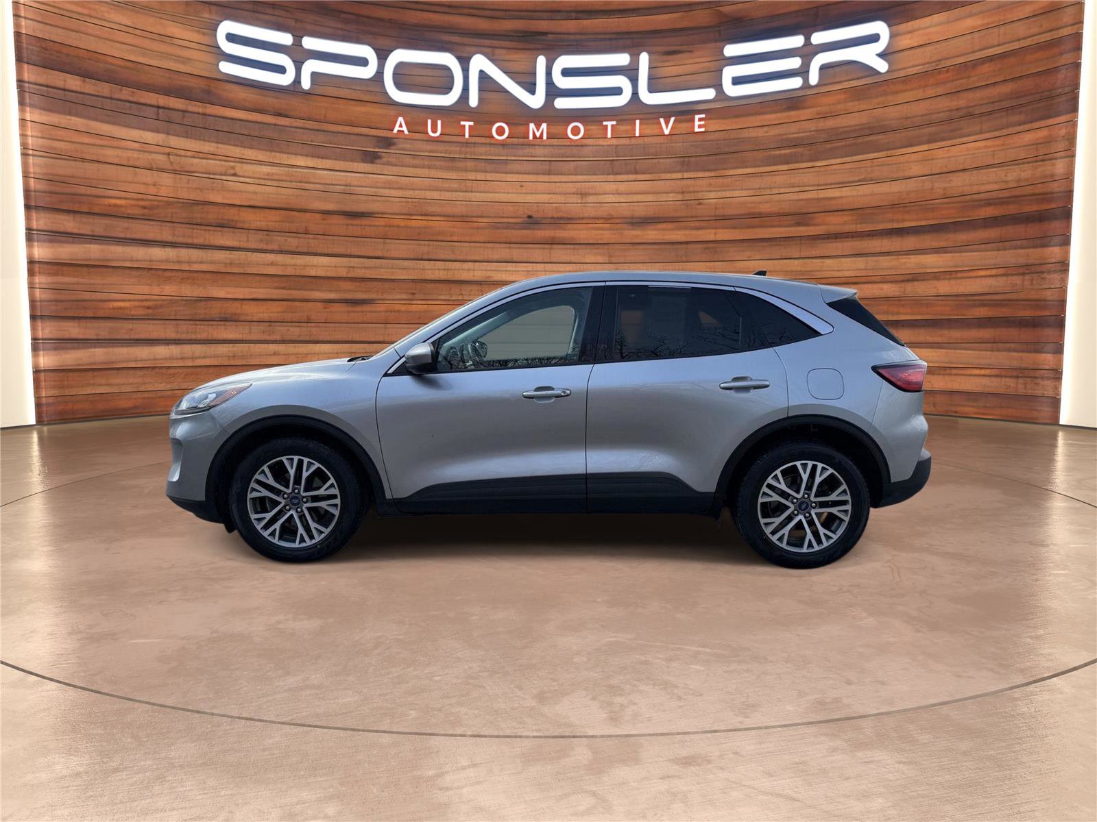 Used 2022 Ford Escape SEL image 2