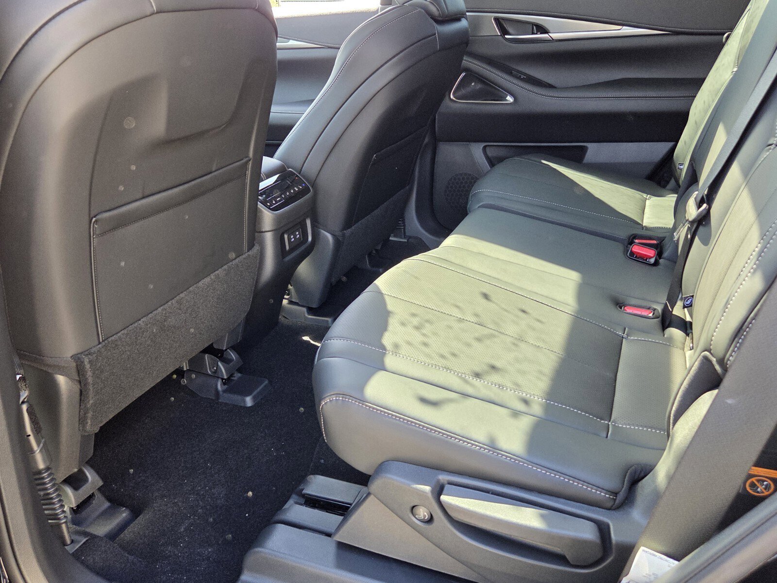 New 2026 INFINITI QX60 Luxe w/ Cargo Package image 11