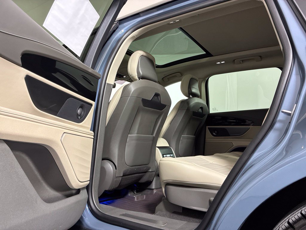 Used 2025 Lincoln Nautilus Reserve AWD/4WD image 31