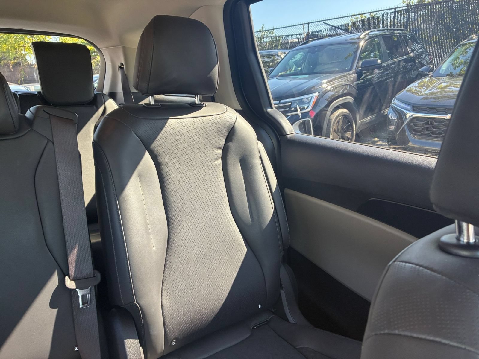 Used 2026 Kia Carnival FWD image 32