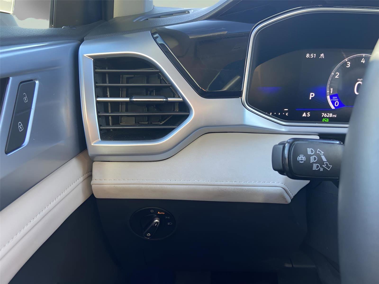 Used 2025 Volkswagen Taos SE w/ Panoramic Sunroof Package image 24