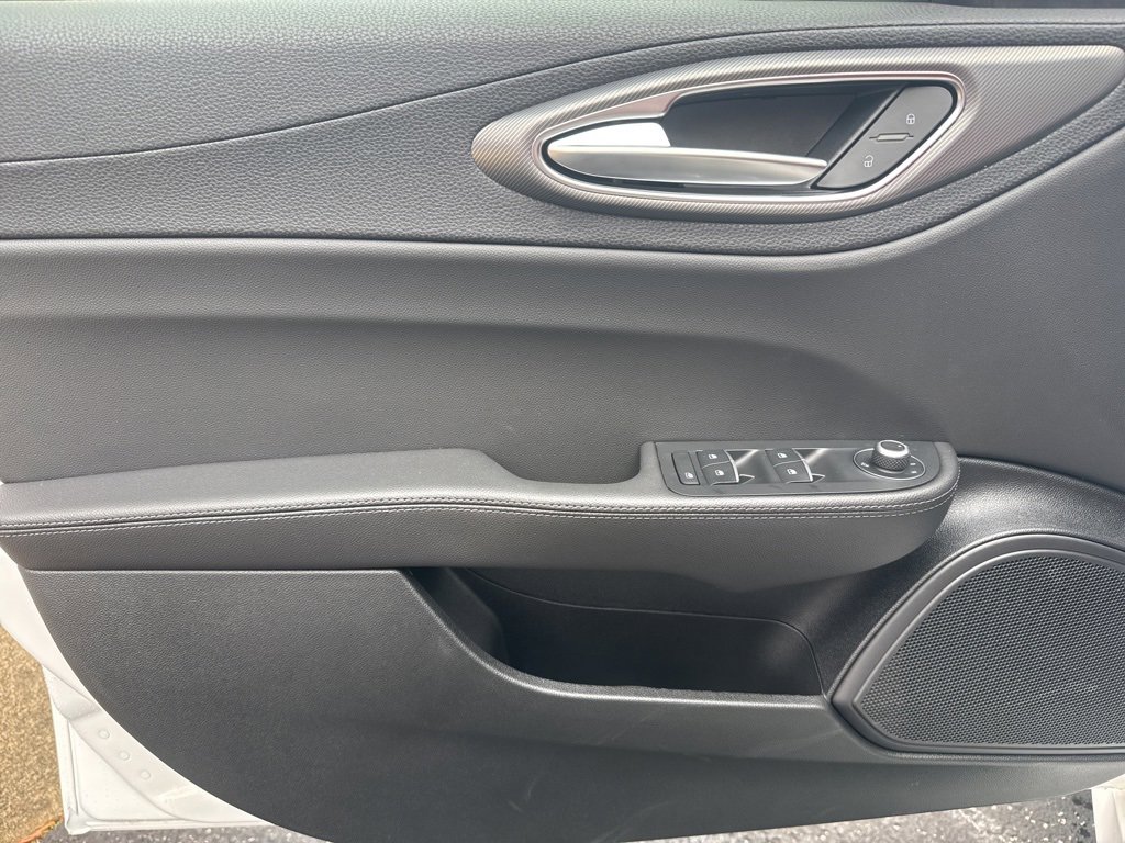 New 2025 Alfa Romeo Giulia AWD w/ Veloce Package AWD image 12