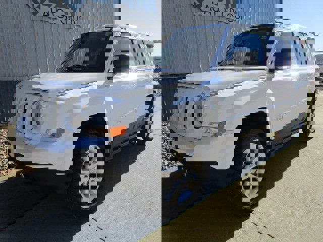 Used 2014 Jeep Patriot Latitude image 1