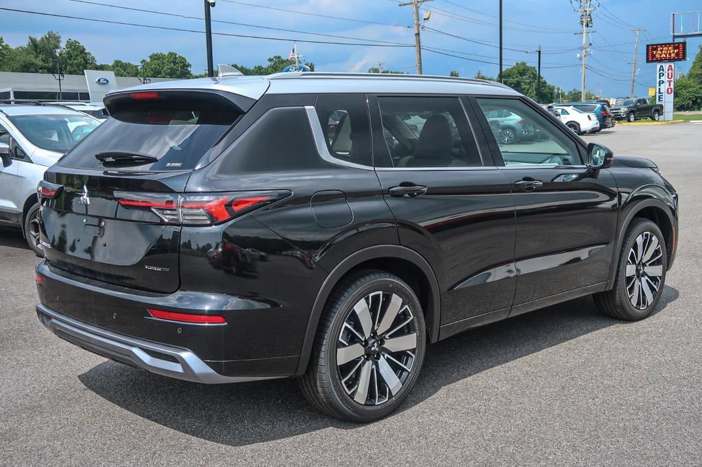 New 2025 Mitsubishi Outlander AWD image 9