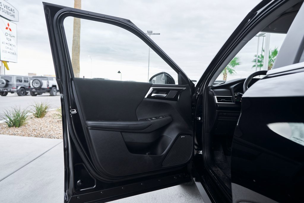 Used 2025 Mitsubishi Outlander ES image 20