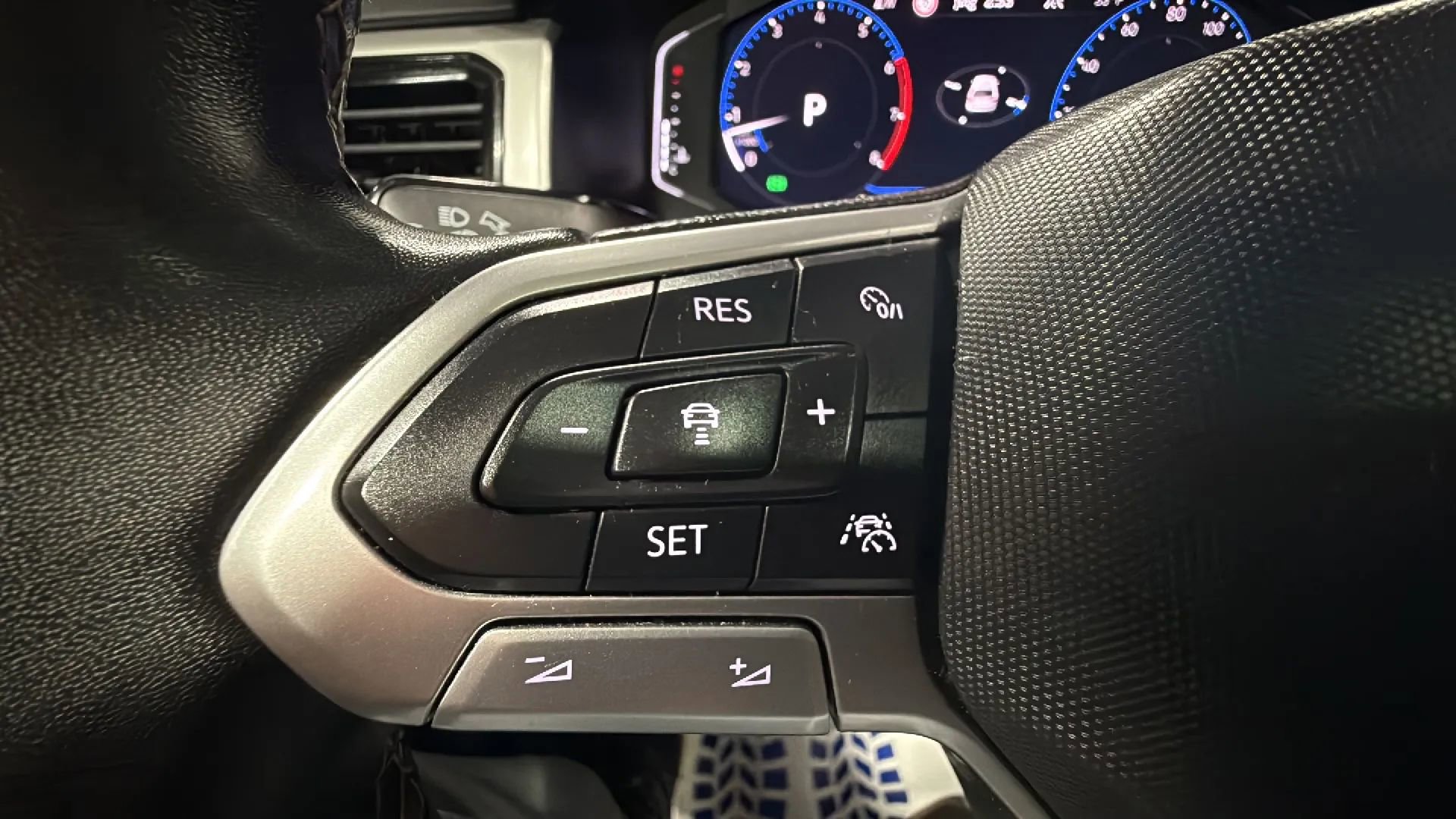 Used 2021 Volkswagen Atlas SEL Premium image 26