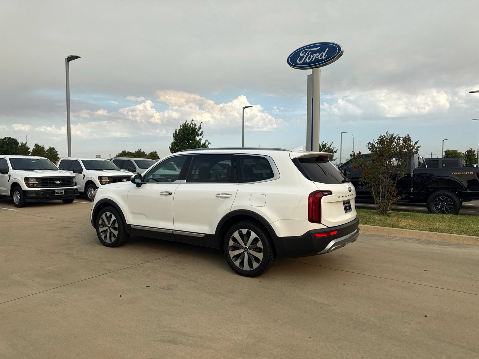Used 2020 Kia Telluride S FWD video 3