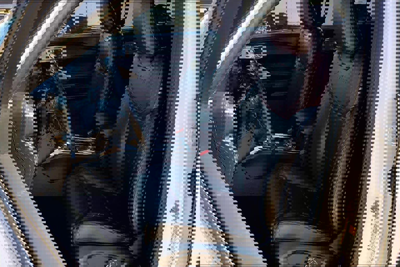 Used 2020 Ford Explorer Platinum w/ Premium Technology Package image 14