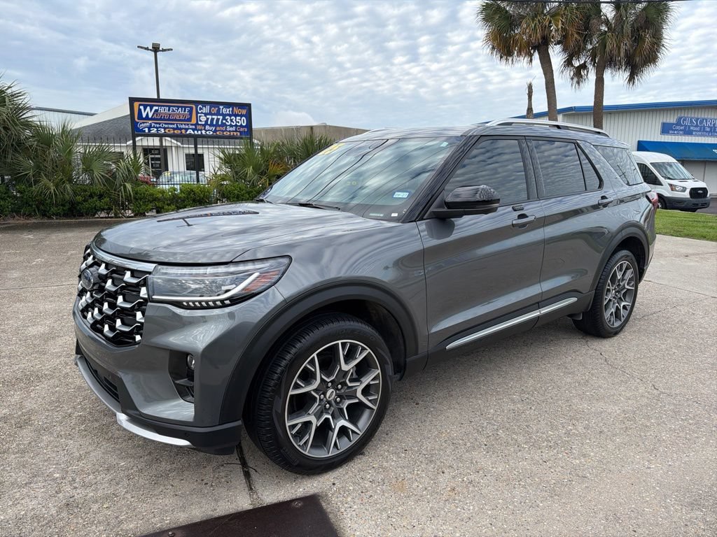 Used 2025 Ford Explorer Platinum w/ Ultimate Package AWD/4WD image 2