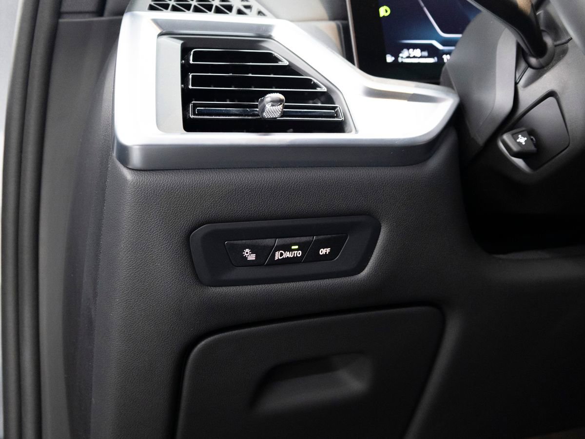 Used 2025 BMW X5 xDrive50e w/ M Sport Package image 19