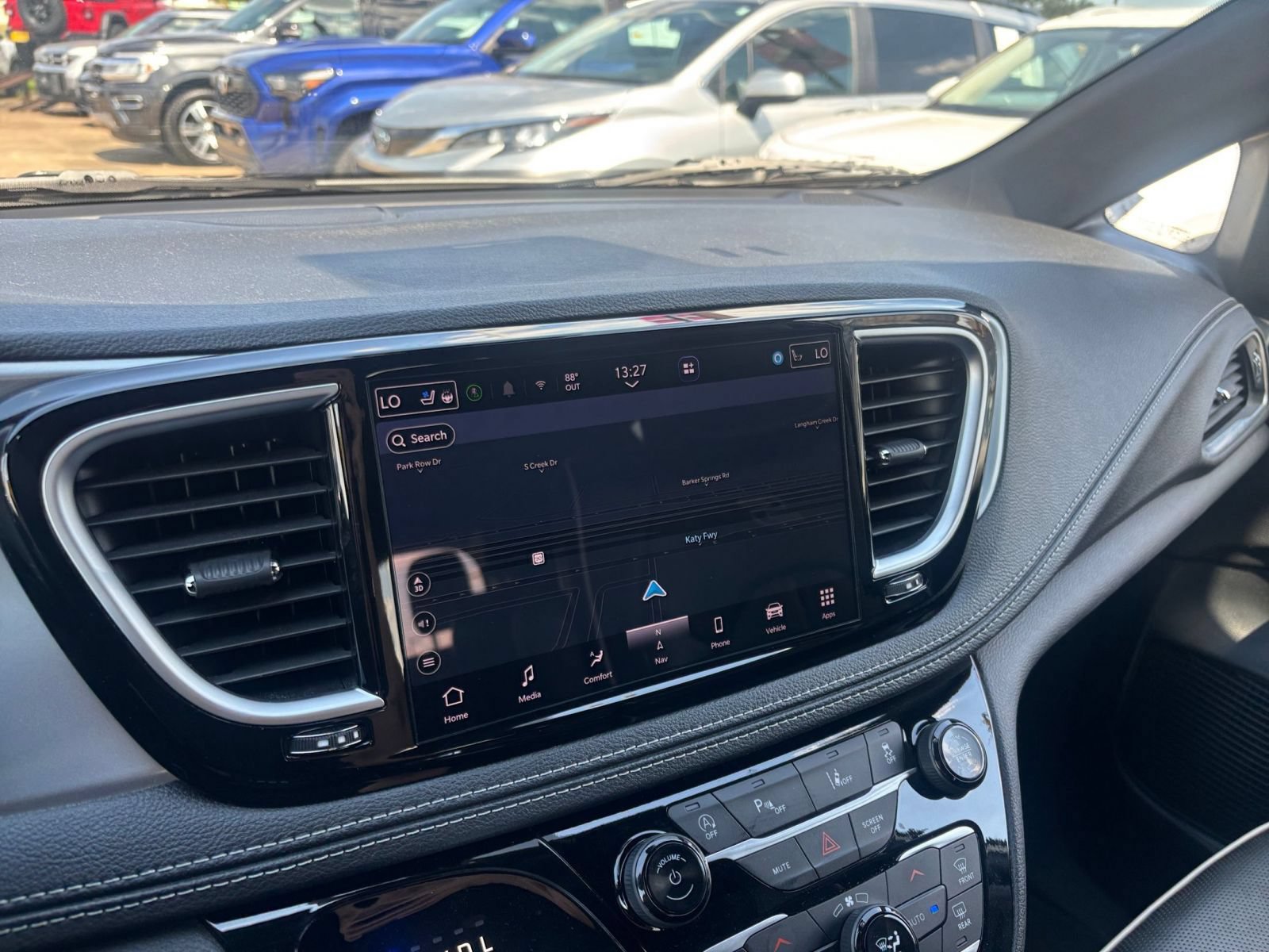 Used 2025 Chrysler Pacifica Limited FWD image 19