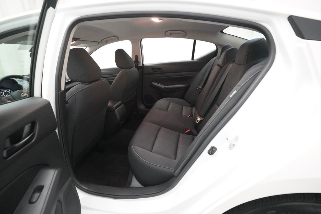 Used 2025 Nissan Altima 2.5 SV FWD image 15