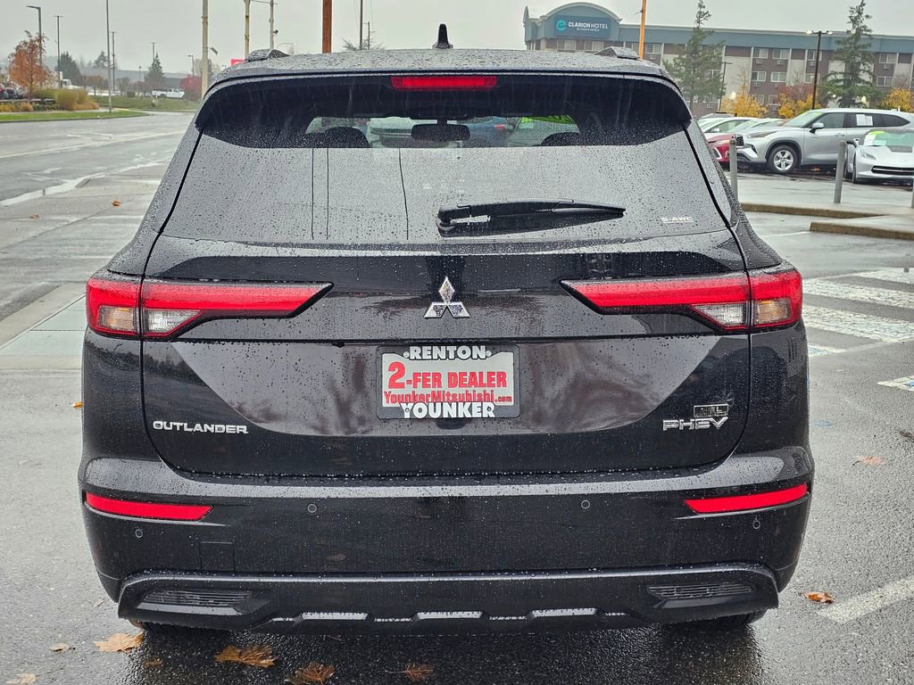 Used 2025 Mitsubishi Outlander SEL Black Edition image 6