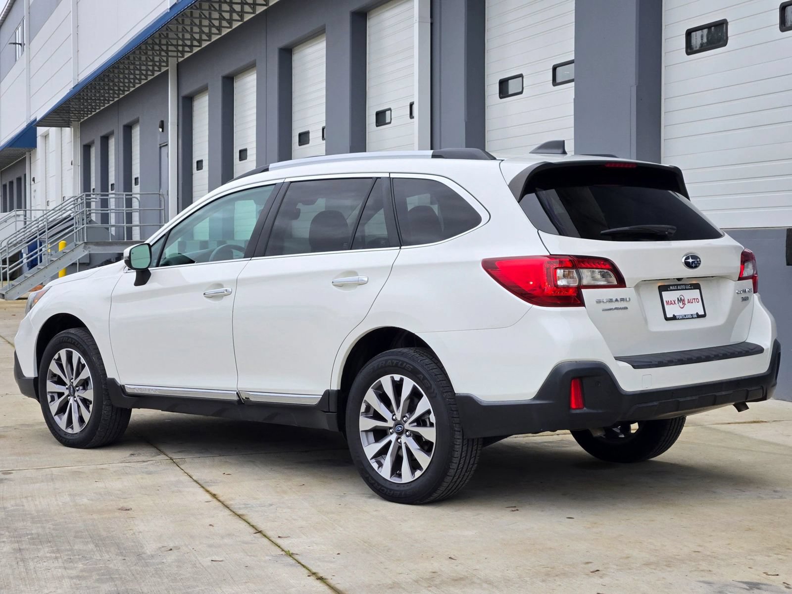 Used 2018 Subaru Outback 3.6R Touring w/ Popular Package #3 AWD/4WD image 6