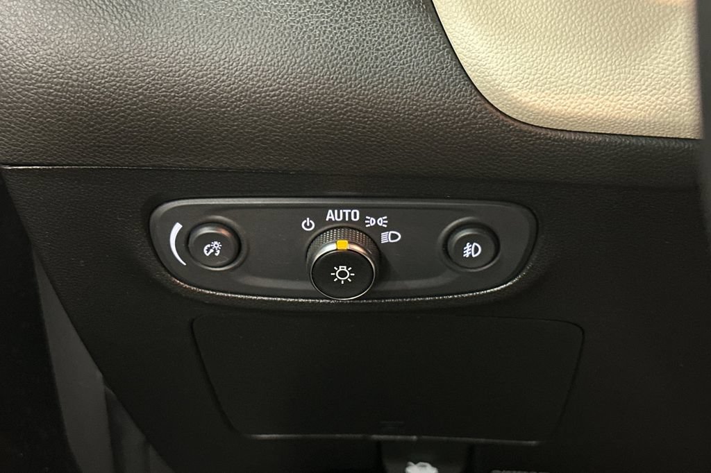 Used 2020 Buick Encore GX Select AWD/4WD image 31