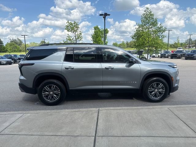 Used 2024 Chevrolet Traverse LT w/ Trailering Package FWD image 5