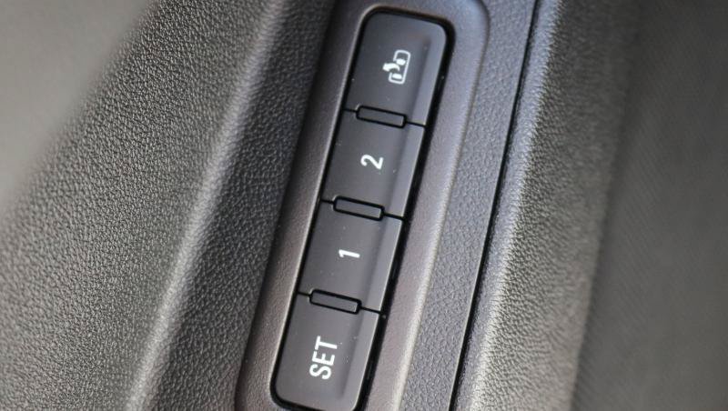 Used 2021 Chevrolet Equinox Premier w/ Redline Edition FWD image 15