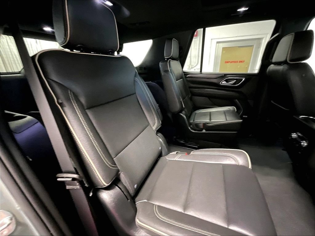 Used 2023 GMC Yukon SLT w/ SLT Premium Package AWD/4WD image 16