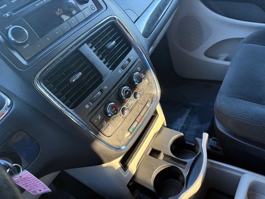 Used 2016 Dodge Grand Caravan SE w/ Quick Order Package 29E SE FWD image 17
