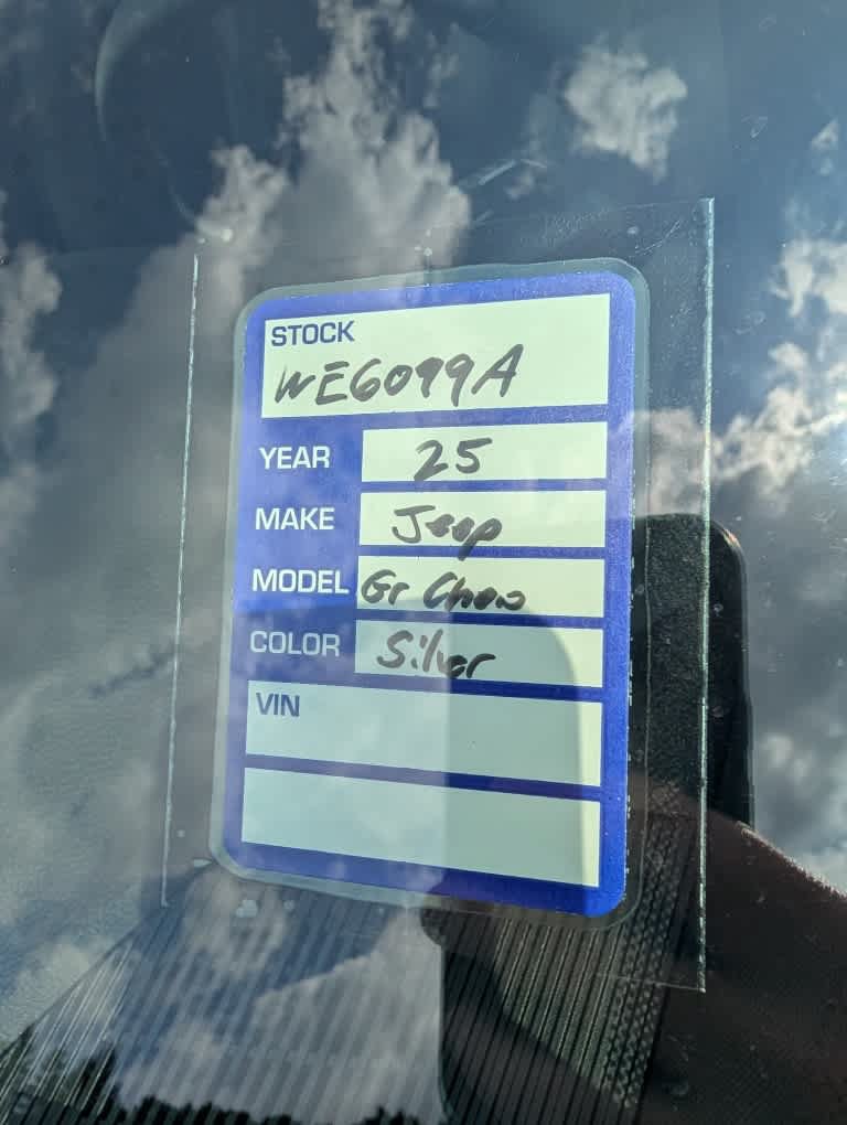 Used 2025 Jeep Grand Cherokee Altitude AWD/4WD image 12