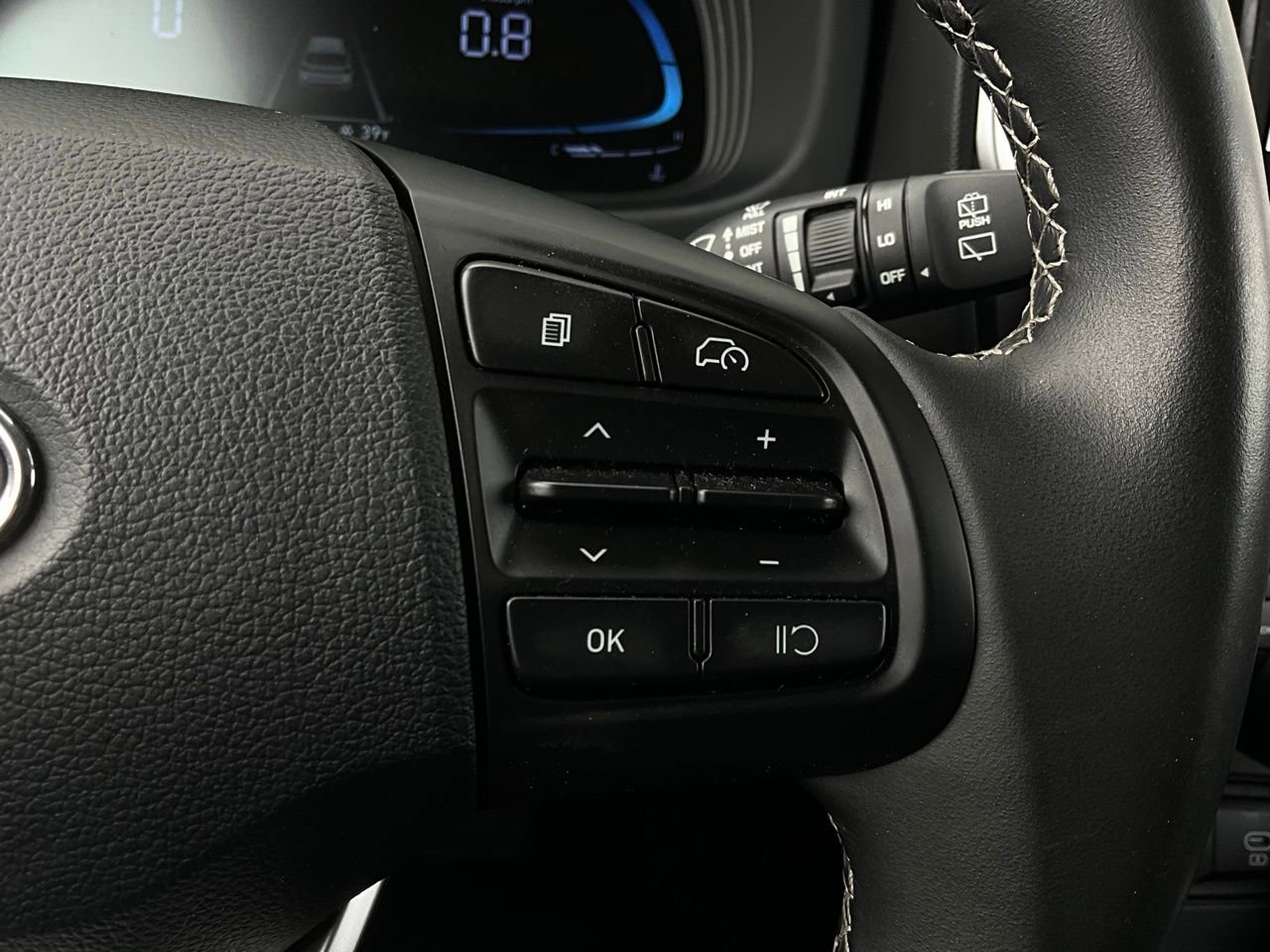 Used 2025 Hyundai Venue SEL image 35