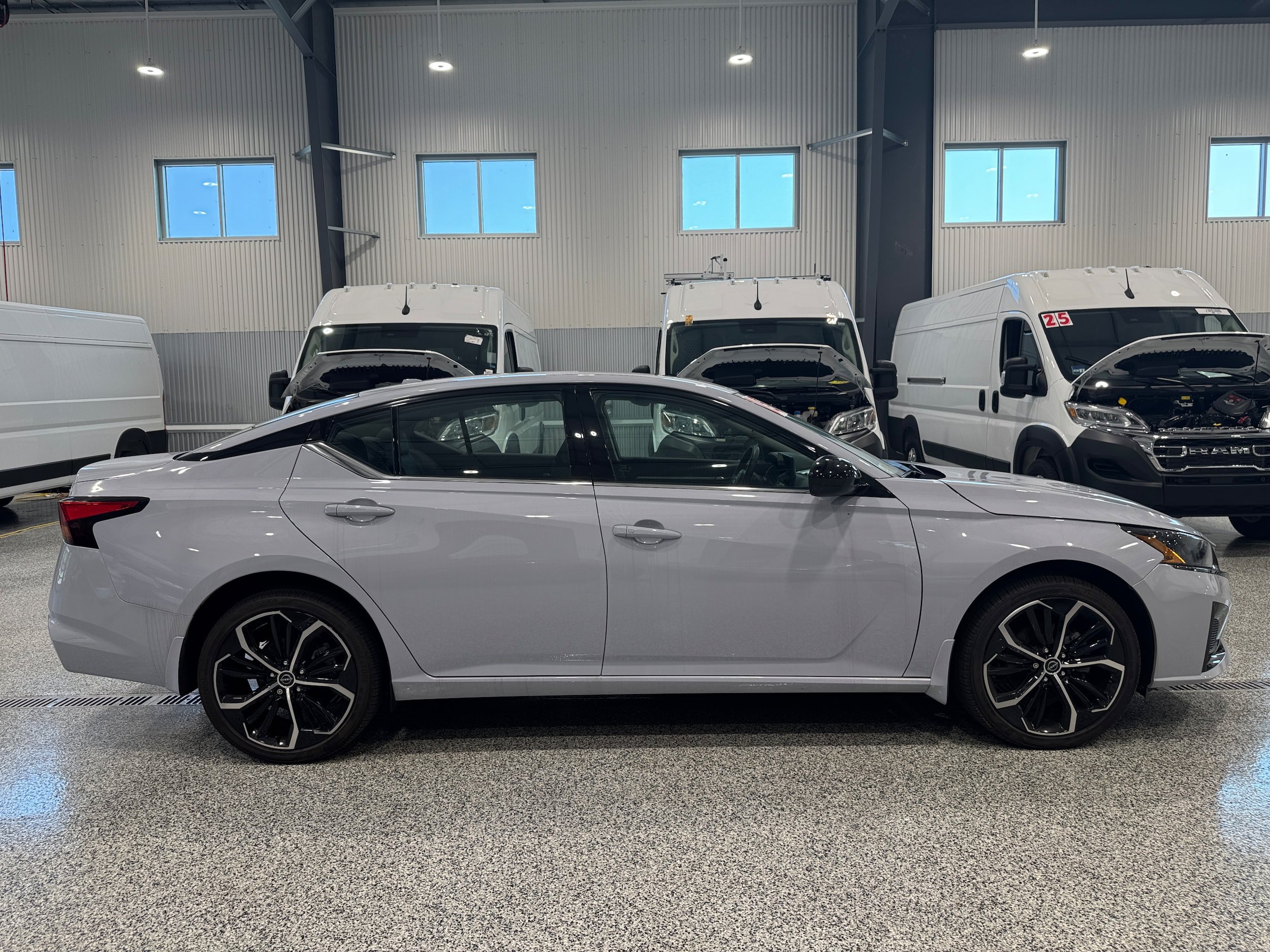 Used 2025 Nissan Altima 2.5 SR AWD/4WD image 6