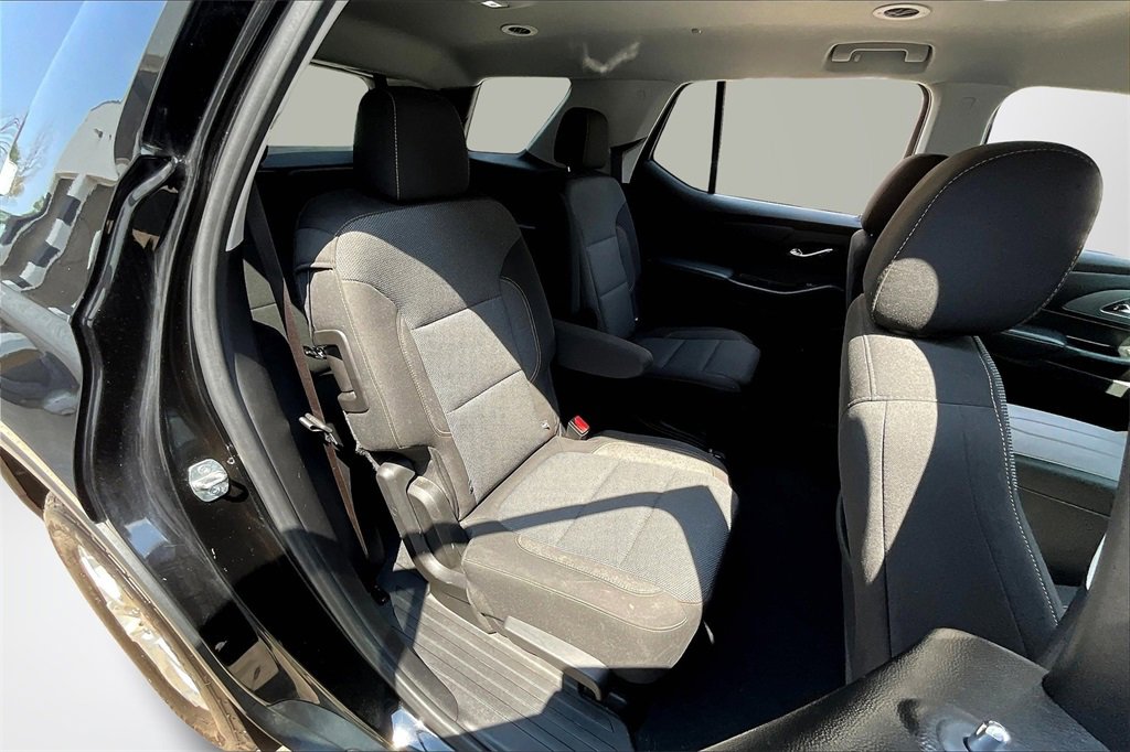 Used 2021 Chevrolet Traverse LT image 24