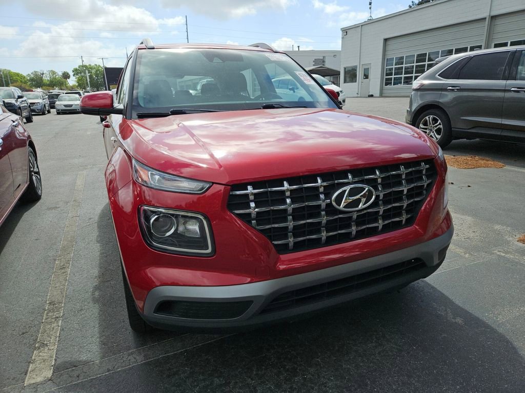 Used 2022 Hyundai Venue SEL w/ Cargo Package image 4