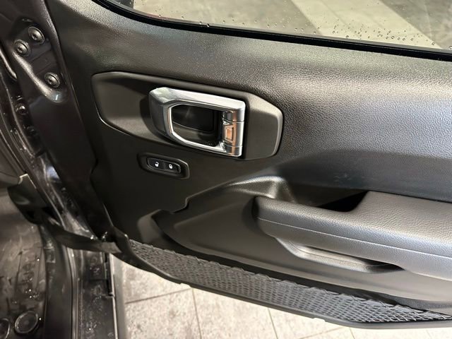 Used 2025 Jeep Gladiator Rubicon w/ Convenience Group image 11