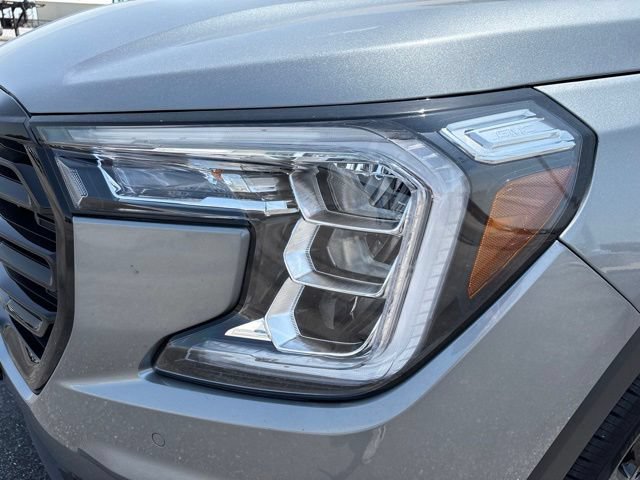 Used 2024 GMC Terrain SLT w/ Tech Package FWD image 9