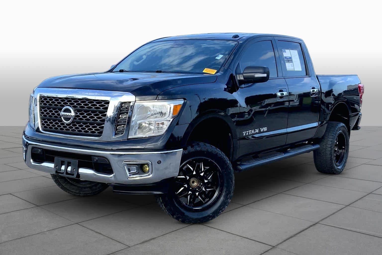 Used 2018 Nissan Titan SV w/ SV Convenience Package RWD image 2