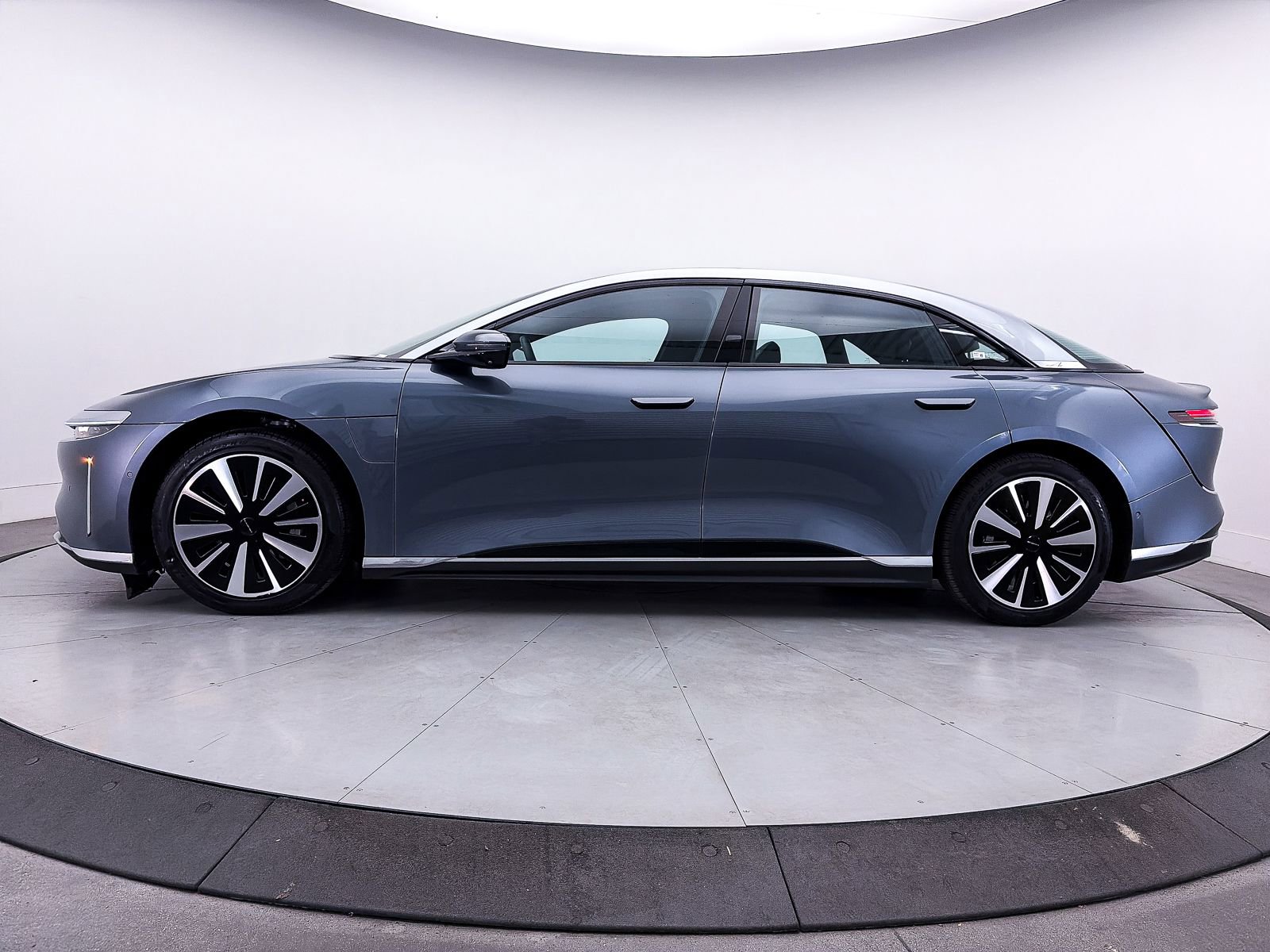 Used 2024 Lucid Air Touring AWD/4WD image 38