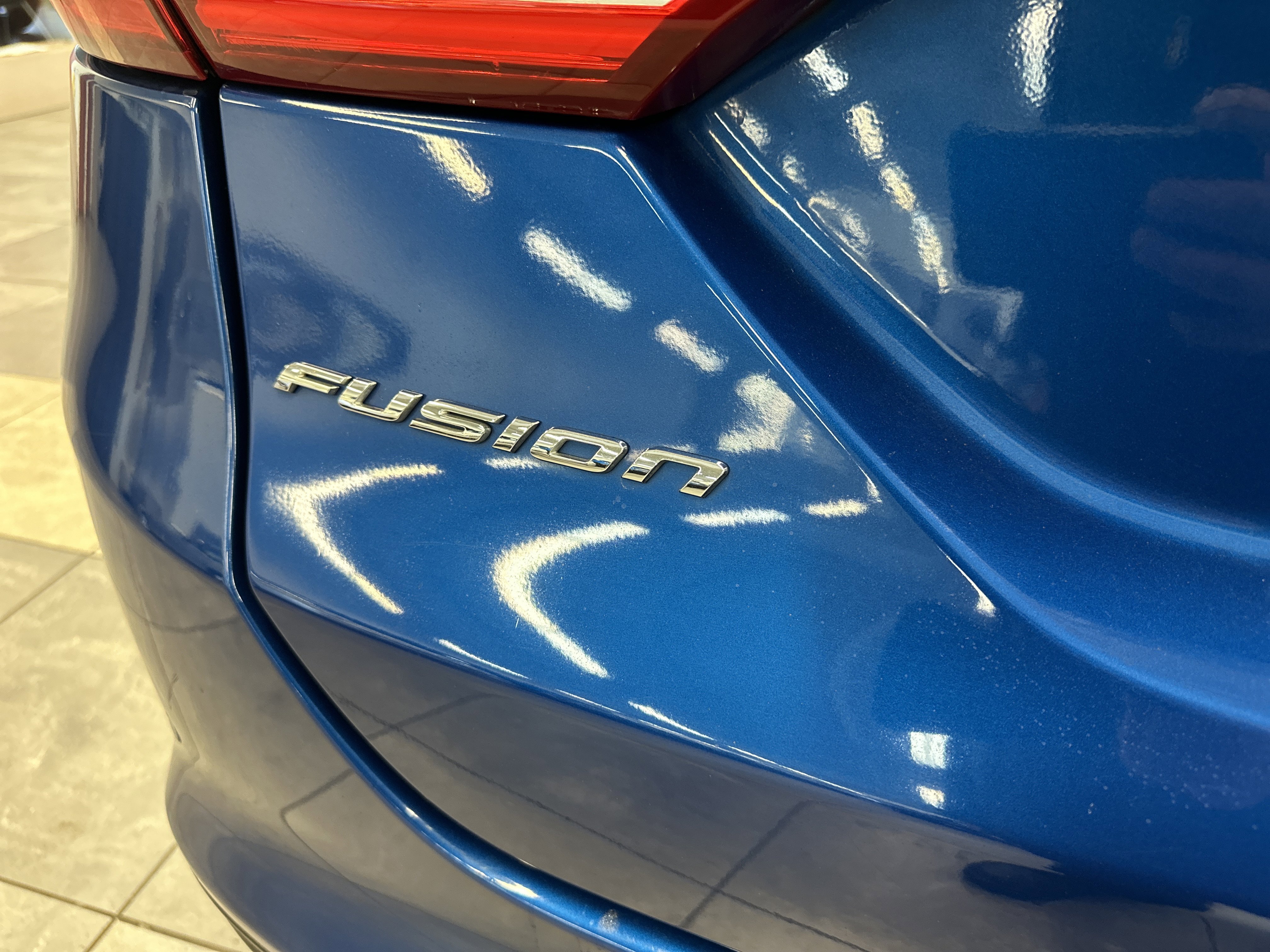 Used 2017 Ford Fusion SE w/ Fusion SE Technology Package image 9