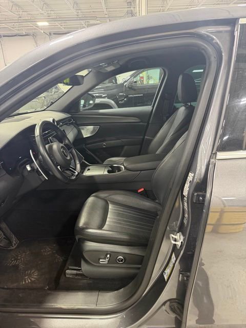 Used 2023 Maserati Grecale GT image 24