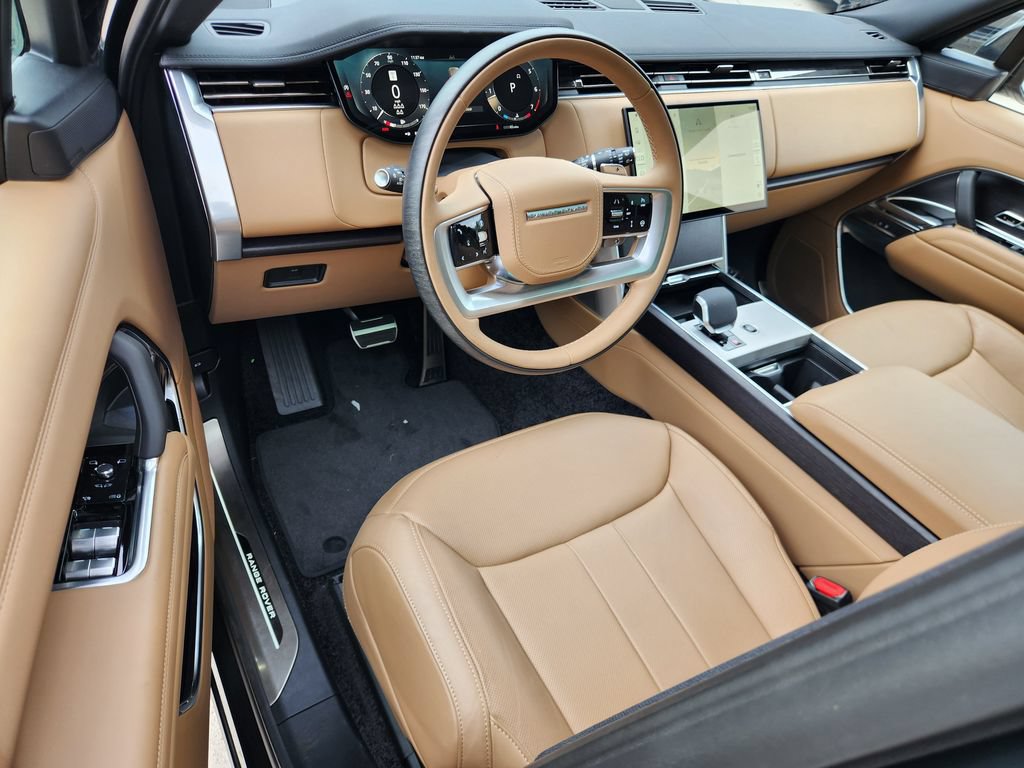 New 2025 Land Rover Range Rover Long Wheelbase SE AWD/4WD image 17