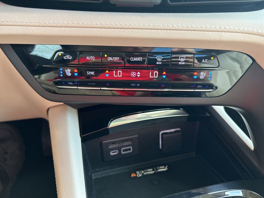 Used 2023 Buick Envision Avenir image 16