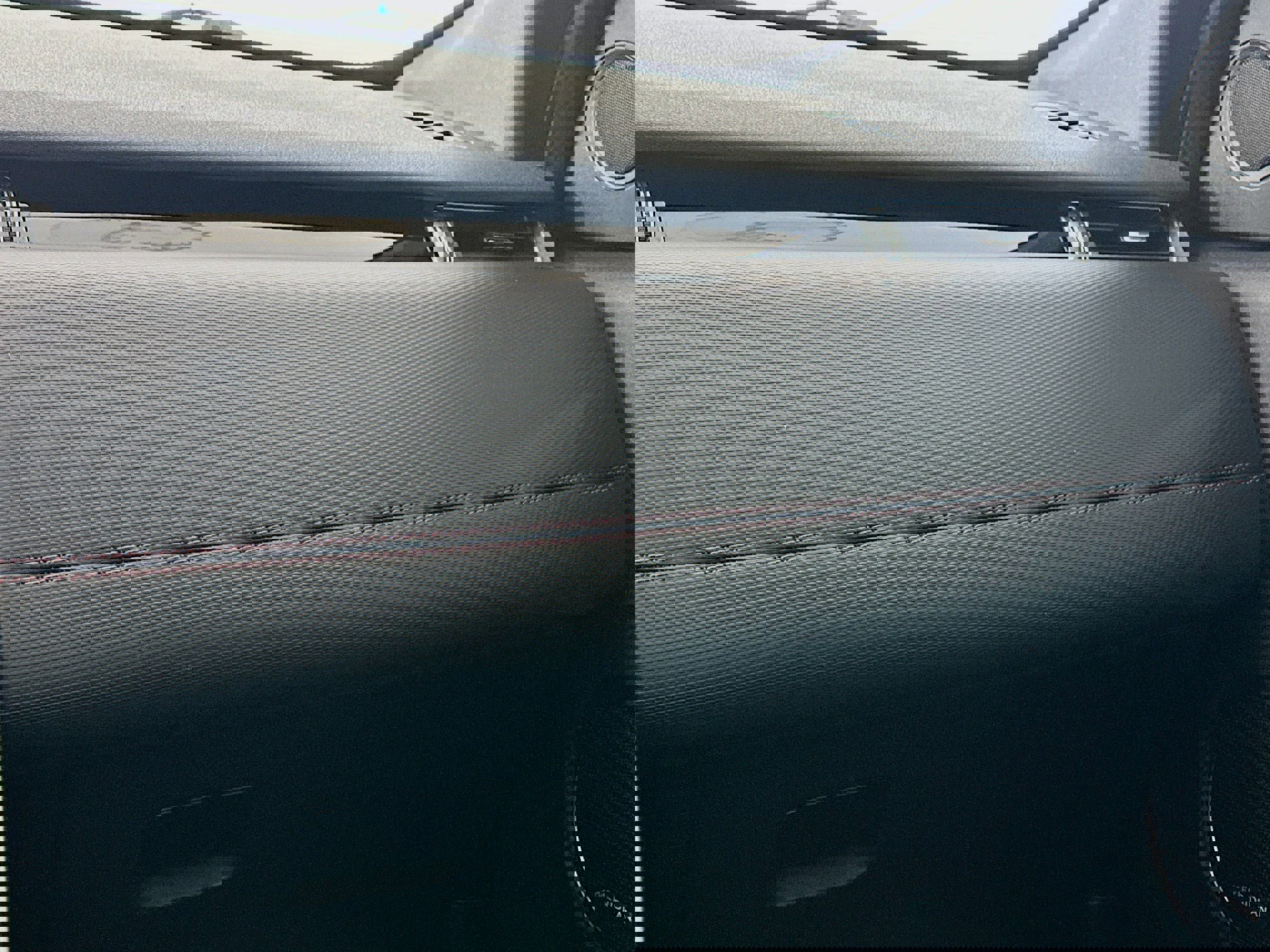 Used 2023 Land Rover Discovery Sport SE R-Dynamic image 16