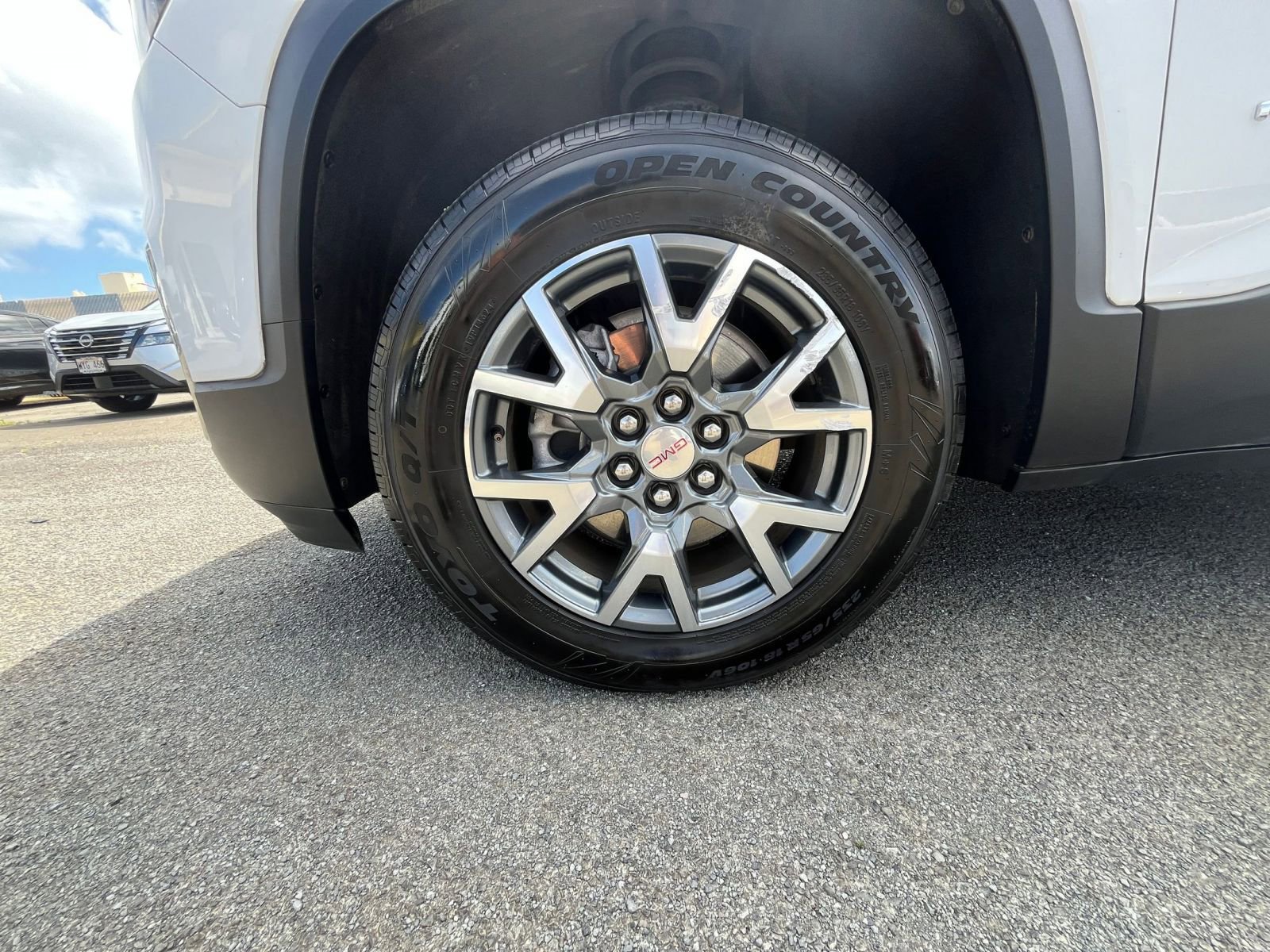 Used 2023 GMC Acadia SLT image 32