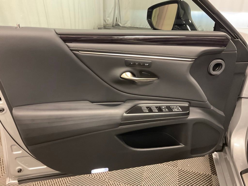 Used 2020 Lexus ES 350 w/ Accessory Package FWD image 16